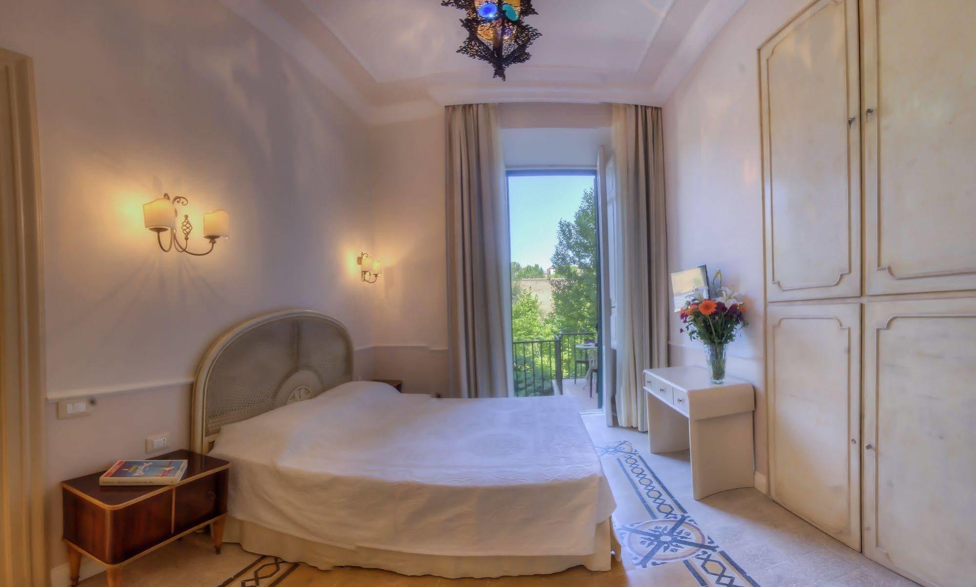 Casa de hóspedes Charming 2*